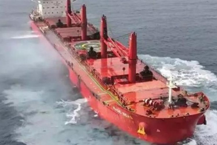 Husilerin batırdığı gemideki mürettebattan 10'u kurtarıldı
