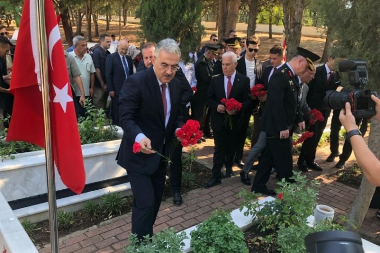 Bursa'da 15 Temmuz şehitleri anıldı! Karanfiller bırakıldı...