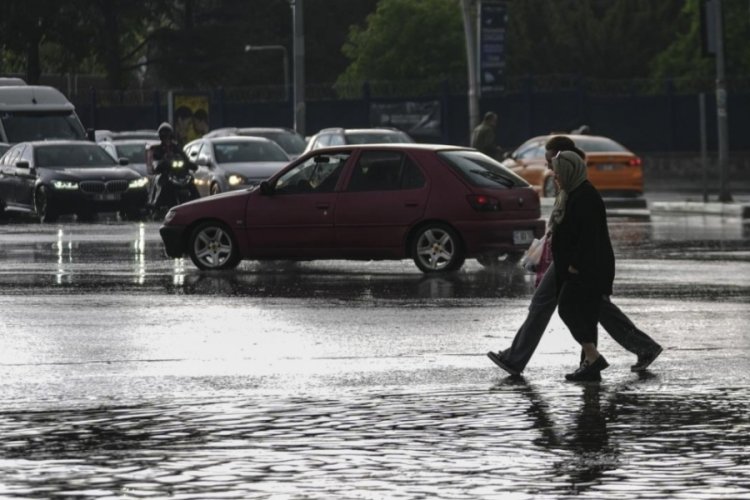 Meteoroloji 4 ili uyardı: Kuvvetli rüzgar ve sağanak bekleniyor
