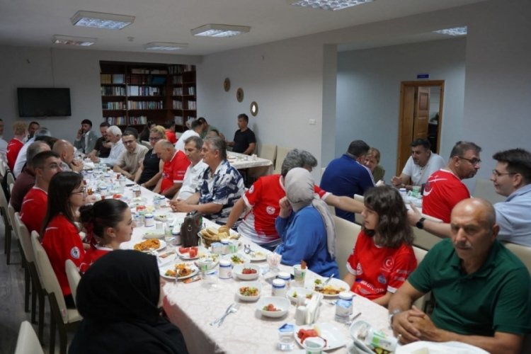 Bursa'da genç sporculara moral yemeği!