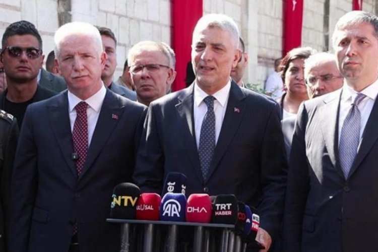 Ticaret Bakanı Bolat ve Vali Gül'den 15 Temmuz Şehitliğine ziyaret