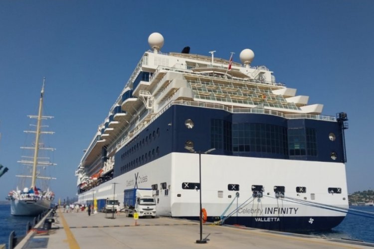 Bodrum'a iki kruvaziyerle 2 bin 277 yolcu geldi