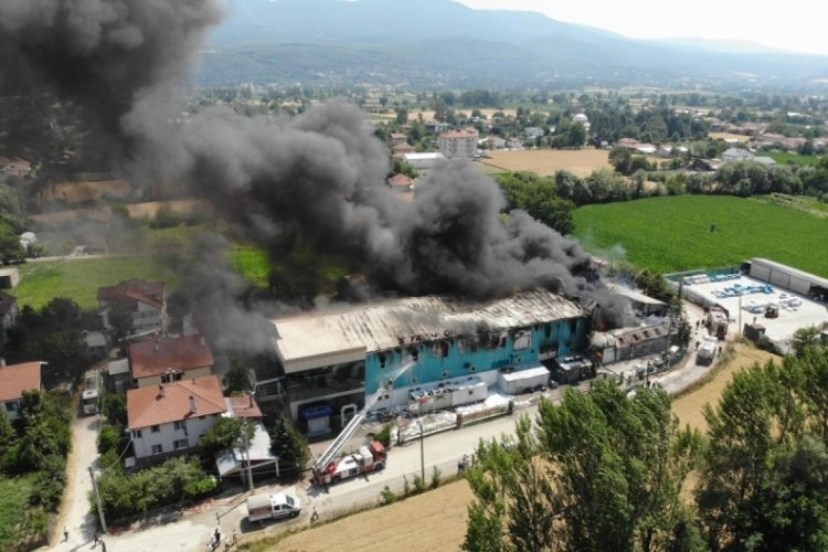 Bolu'daki fabrika yangını havadan görüntülendi
