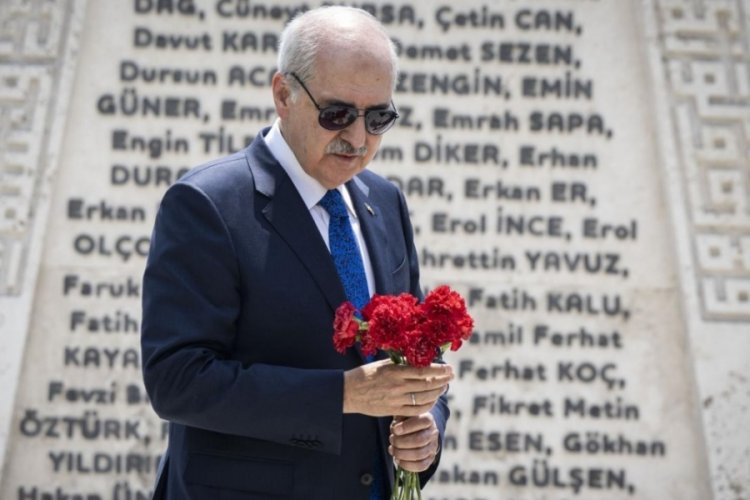 TBMM Başkanı Kurtulmuş, Meclis'te bombalanan alanlara karanfil bıraktı