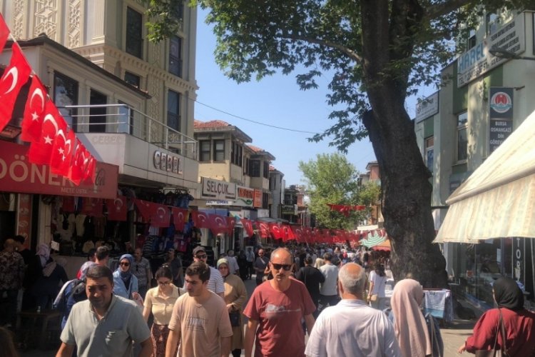 Bursa'da sıcağa rağmen adım atacak yer kalmadı!