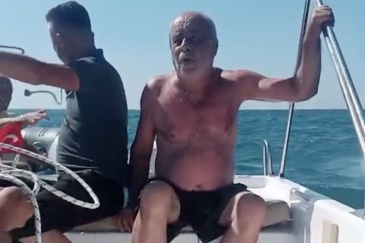 Denizde boğulma tehlikesi geçiren şahsı vatandaşlar kurtardı