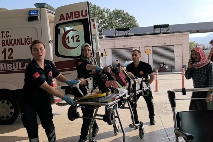 Bursa'da seyir halindeki kamyonetten düşerek ağır yaralandı