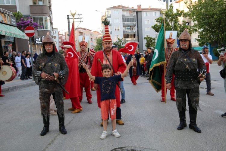 Bursa Orhangazi'de 15 Temmuz programı kapsamında yürüyüş düzenlendi