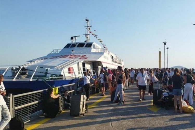 Deniz otobüsünde zamanla yarış! Rahatsızlanan yolcu için geri dönüldü