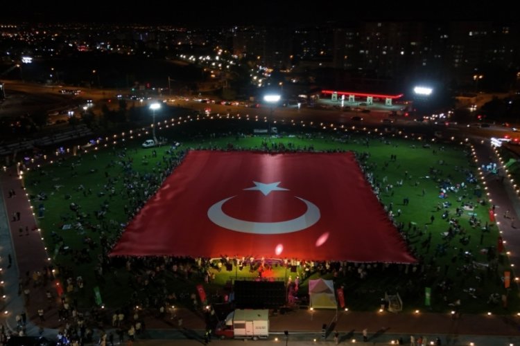 Dünyanın en büyük Türk bayrağı Kayseri'de yeniden açıldı