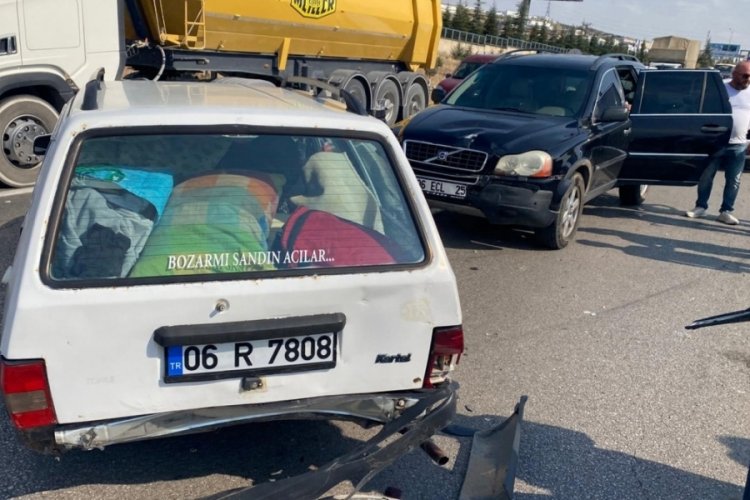 4 araçlı zincirleme kaza: 3 yaralı