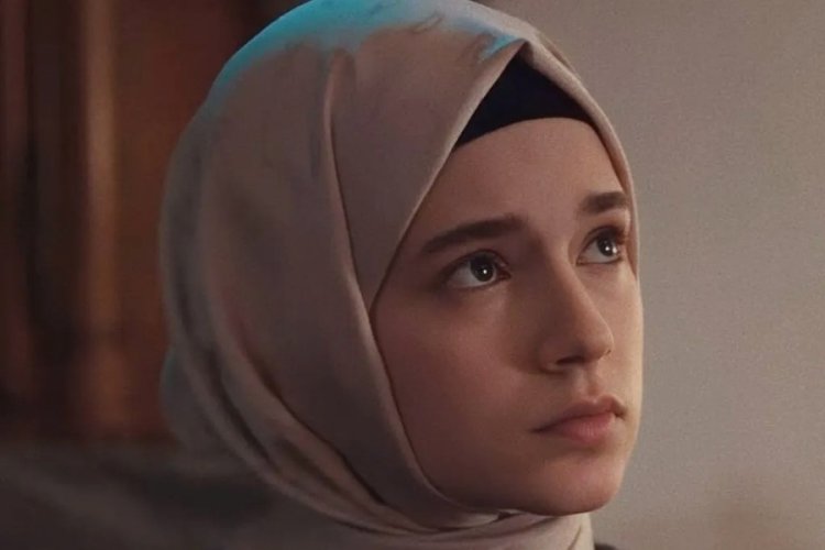 Kızıl Goncalar'ın Zeynep'i Mina Demirtaş imaj değiştirdi!