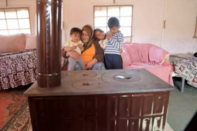 Gündüz gölge arıyorlar gece soba yakıyorlar!