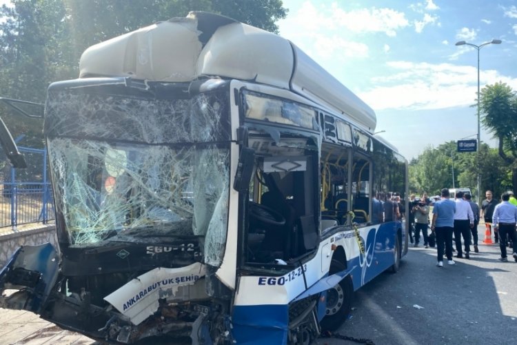 Ankara'da belediye otobüsünün karıştığı zincirleme kazada 26 kişi yaralandı