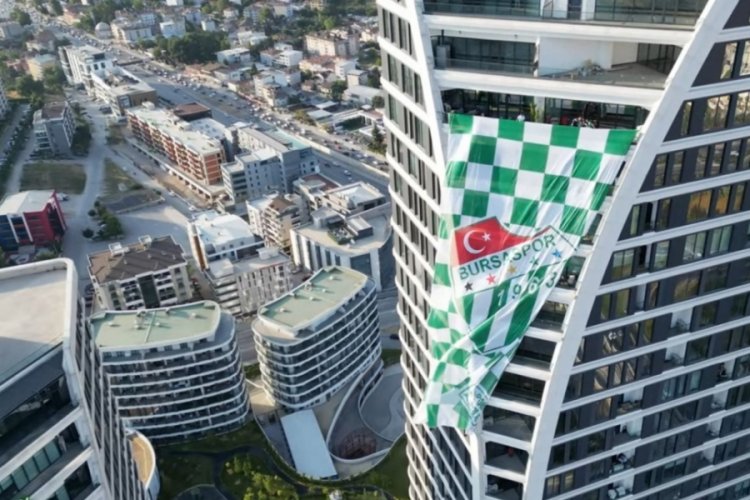 Bursaspor bayrağı Bursa'da göklerde!  
