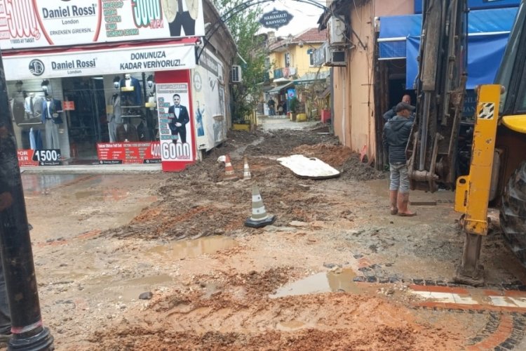 Edirne'de lağım suları caddeyi bastı