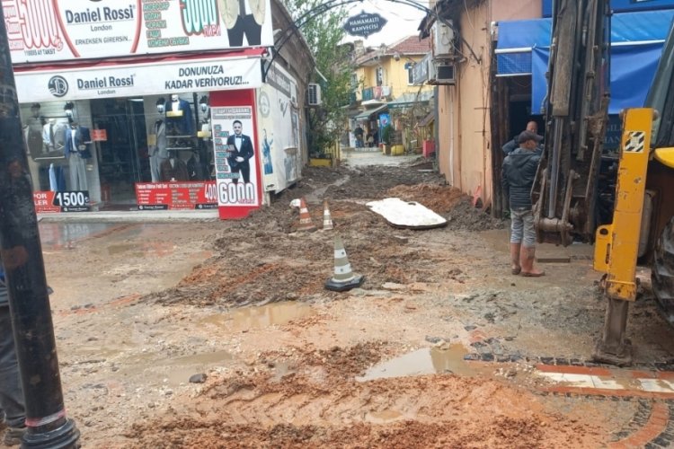 Edirne'de lağım suları caddeyi bastı