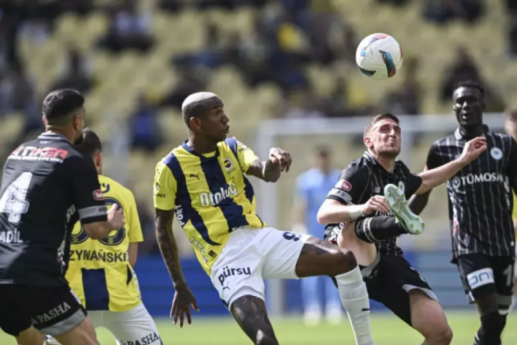 Fenerbahçe'de Talisca ile yollar ayrılıyor mu?