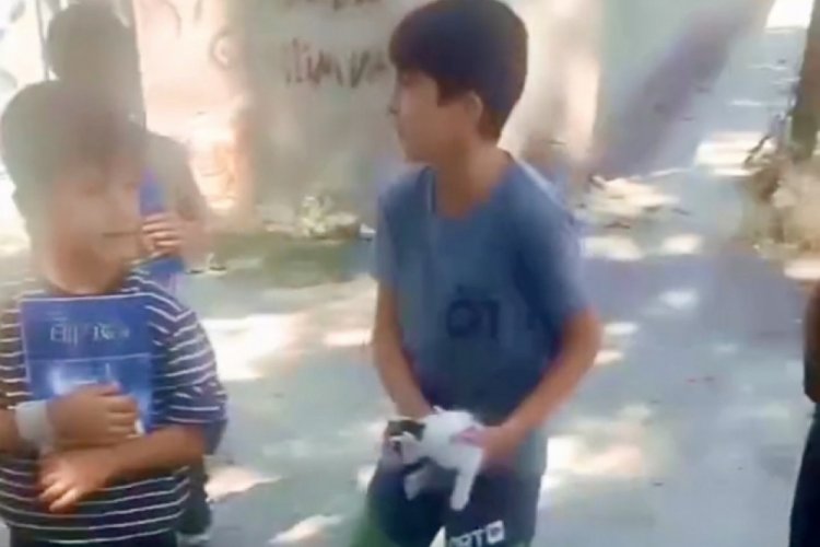 Kuyuda mahsur kalan kedinin yardımına çocuklar yetişti