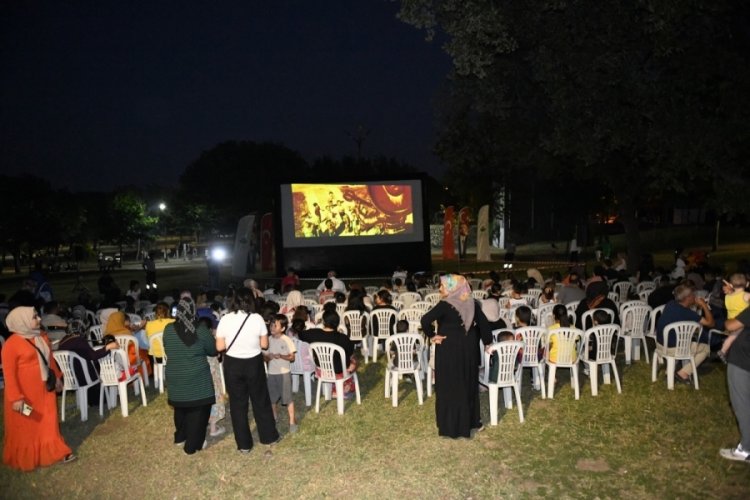 Osmangazi'de açık hava sinema keyfi devam ediyor