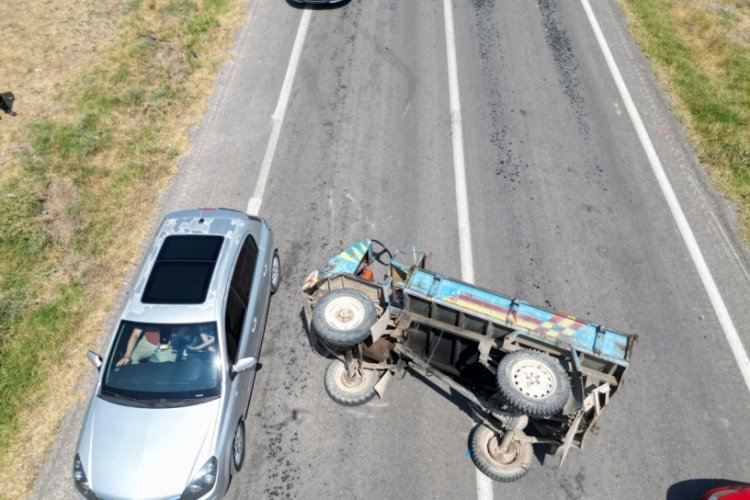 Otomobilin çarptığı patpat yol ortasına devrildi, 1 kişi yaralandı