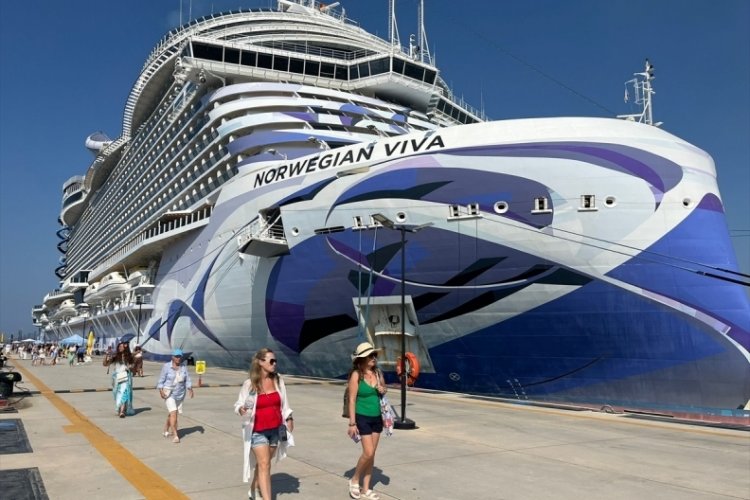 Bodrum'a "Norwegian Viva" kruvaziyeriyle 3 bin 581 yolcu geldi