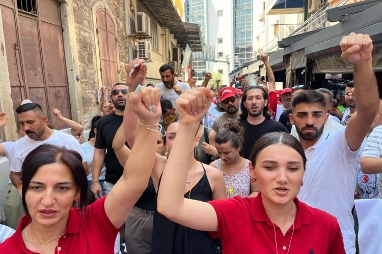 İzmir Büyükşehir Belediyesi'nde işten çıkartılan işçilerin eylemi 9'uncu gününde sürüyor