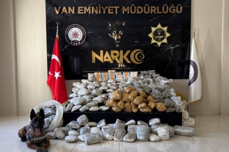 Kamyonetteki yün çuvallarının içinden 122 kilo uyuşturucu çıktı