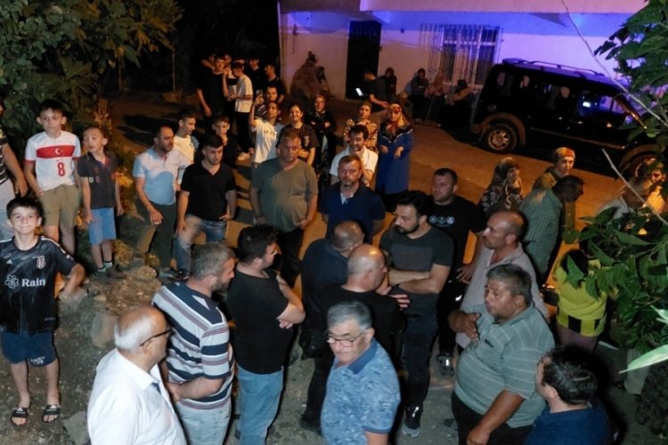 "Tapulu arsam" diye yolu beton duvar ile kapatınca mahalleli isyan etti