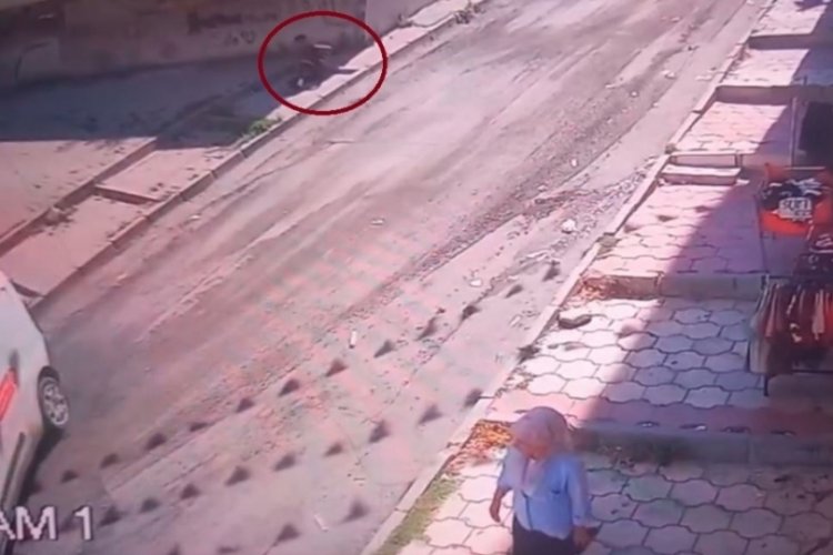 Freni boşalan araçtan atladı!