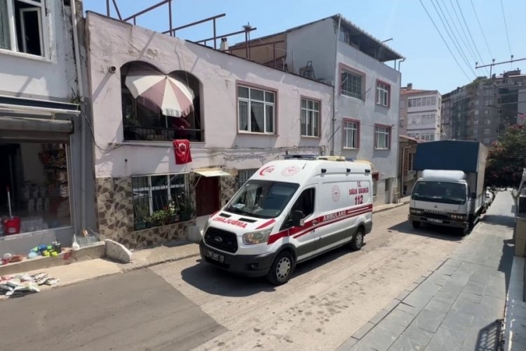 Stajyer öğrenci çatıyı onarırken 3 metre yükseklikten düştü
