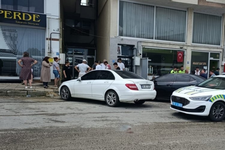 3 çocuk annesini acımasızca bıçakladı!