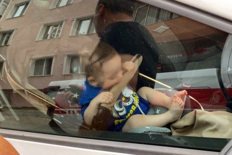 9 aylık bebek otomobilin içinde mahsur kaldı