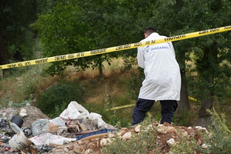 Traktörün altında kaldı, cansız bedeni 1 saat sonra bulundu