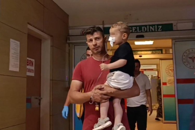 Bursa'da ilaçları şeker sanıp yutan 2 yaşındaki çocuk hastanelik oldu