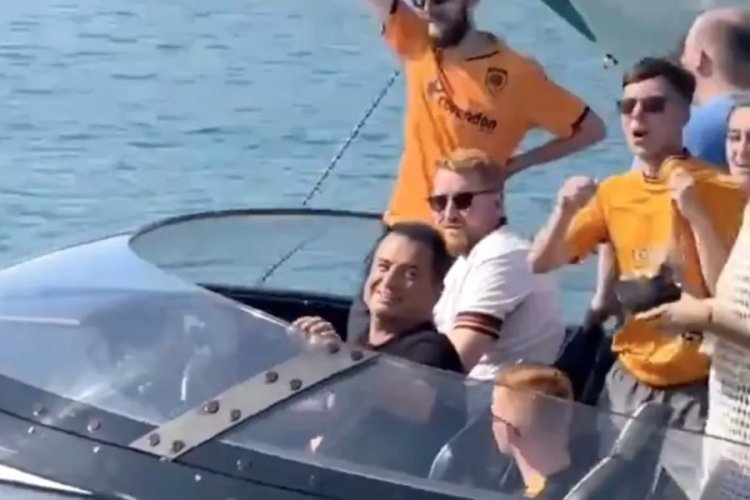 Acun Ilıcalı Çeşme'de sürat teknesiyle görüntülendi