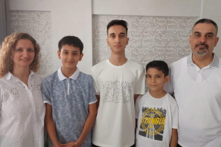 Türkiye onları konuşuyor! İki kardeşten biri YKS, diğeri LGS'de birinci oldu