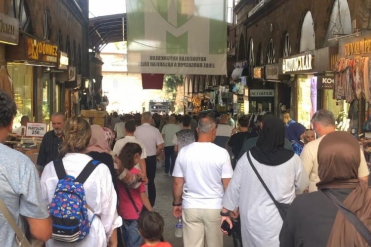 Bursa'nın asırlık bölgesinde insan seli! Adım atılmıyor...