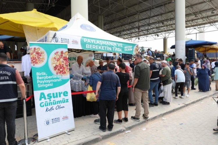 Bursa'da Kapalı Pazar Yeri'nde kuyruklar oluştu!