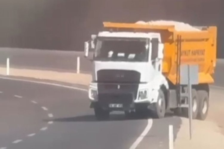 Siirt'te hafriyat kamyonu trafiği tehlikeye attı