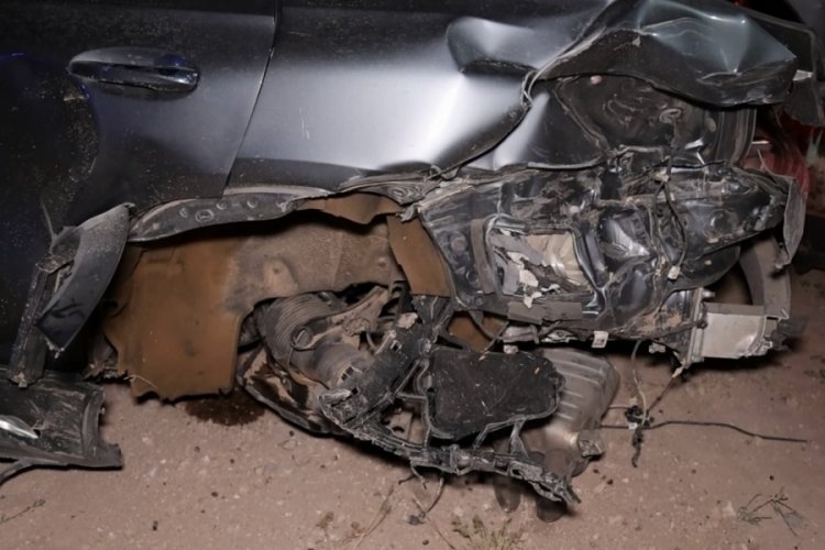 Alkollü sürücünün otomobili gurbetçi ailenin aracına çarpıp takla attı: 3 yaralı