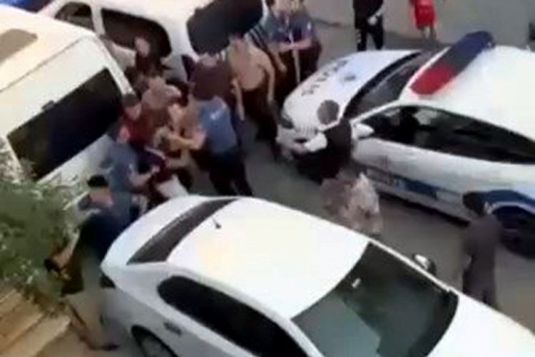 Sosyal medyada başlayan kavga sokağa taştı: 2'si polis 4 yaralı