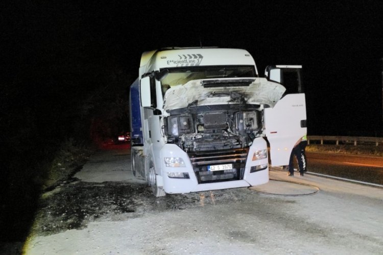 Bursa'da korku dolu anlar! Şişe yüklü tır...