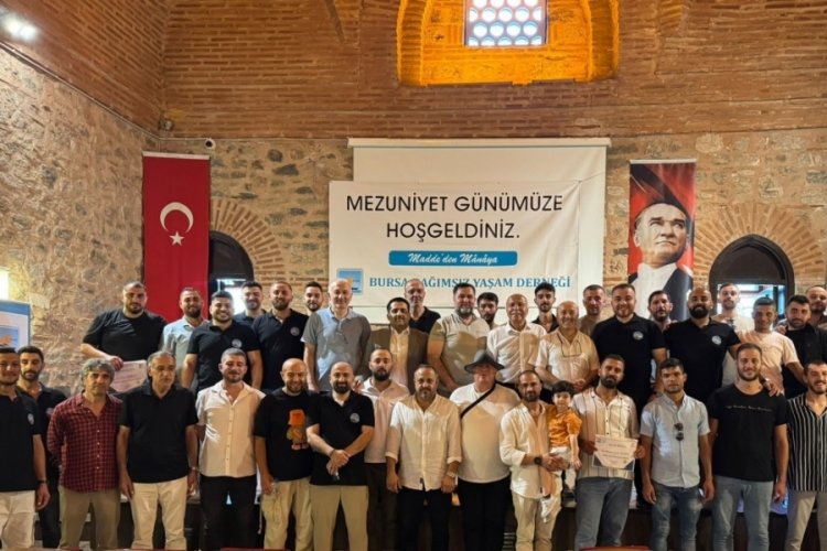 Bursa'da bağımlılıkla mücadele zaferle sonuçlandı! En anlamlı mezuniyet töreni...