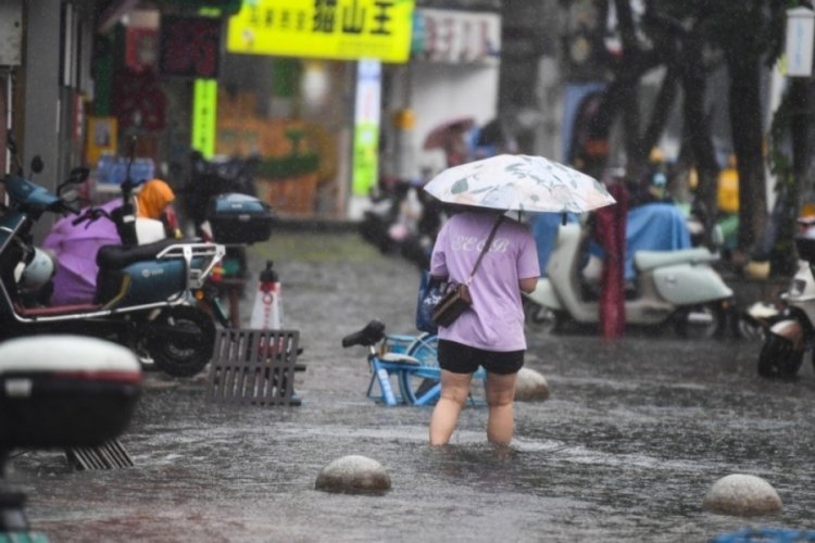Wipha Tayfunu, Hong Kong'u ve Çin'i vurdu