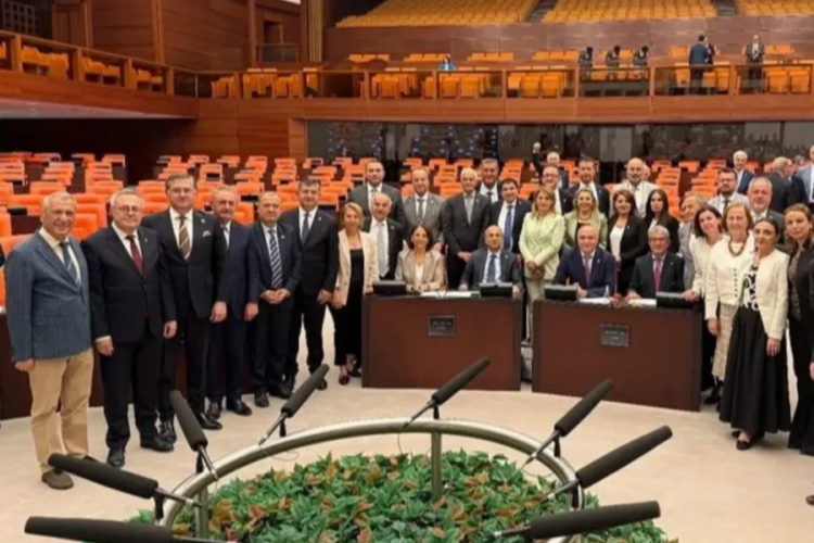 Meclis tatile girdi! Milletvekillerinden hatıra pozu