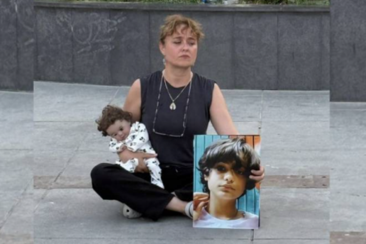 Mattia Ahmet Minguzzi'nin annesinden oturma eylemi
