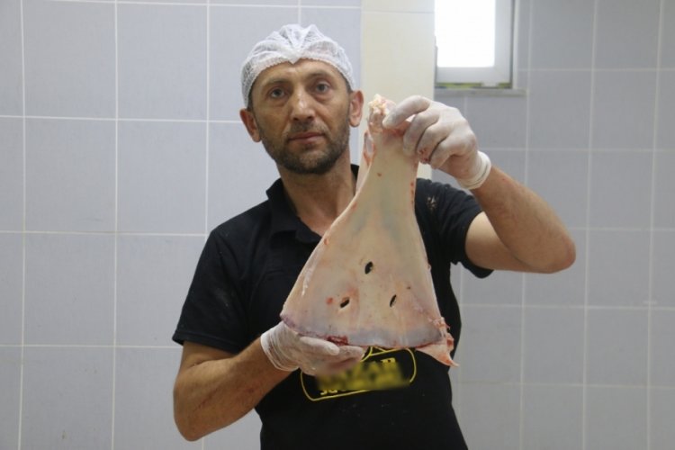 Büyülerden korunmak için kürek kemiği kırıyorlar!