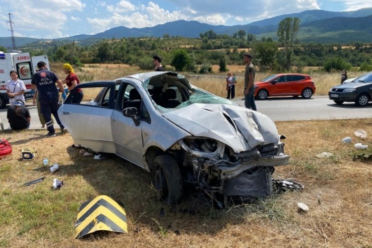 Takla atan otomobildeki 7 yaşındaki Azra öldü, ailesi yaralı