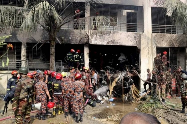 Bangladeş'te askeri jet okula düştü: Onlarca ölü ve yaralı var...